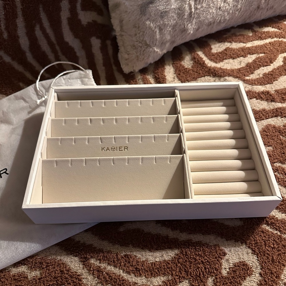 Kaiser jewelry display *NEW*